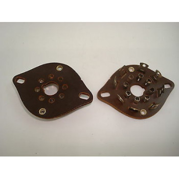 ZOCALO OCTAL DE BAQUELITA.  BAQUELITE OCTAL SOCKETS.  1 PC. ZOC4