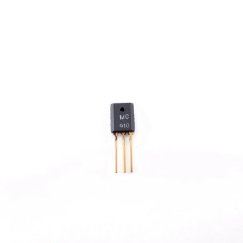 MC910 GOLD TRANSISTOR. NOS....