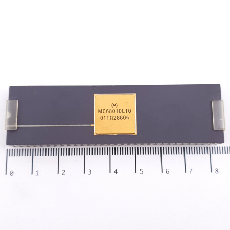 1 X MC68010L10 MOTOROLA MICROPROCESSOR. NOS. C109U1F140126