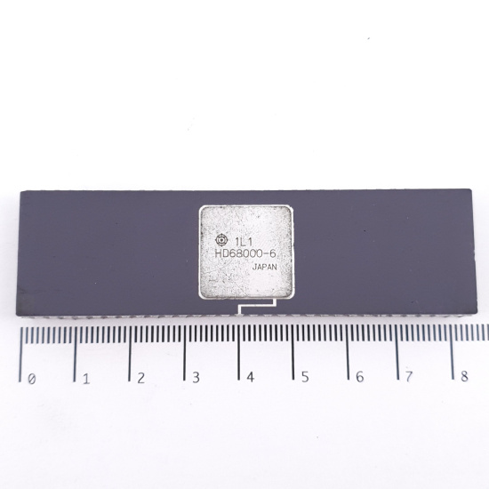 1 X HD68000-6 HITACHI MICROPROCESSOR....