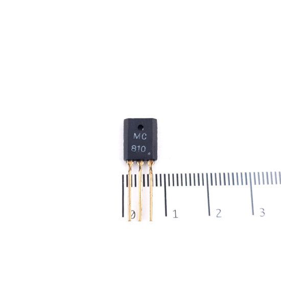 1 X MC810 GOLD TRANSISTOR. NOS....