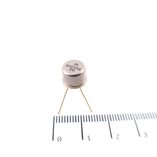 1 X MRF8004 GOLD MOTOROLA TRANSISTOR....