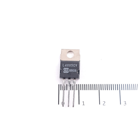 1 X L4885CV SGS VOLTAGE REGULATOR....