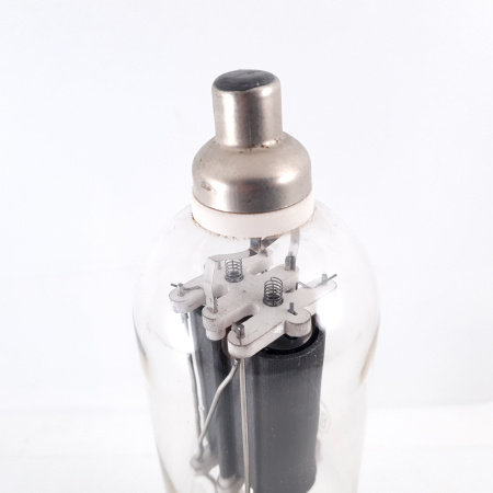 1 X 810 RCA TUBE. 1950s PRODUCTION. BLACK PLATES. NOS/NIB.