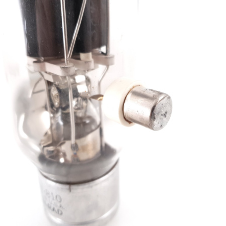 1 X JAN 810 KEN-RAD TUBE. 1950s PRODUCTION. BLACK PLATES. NOS/NIB.