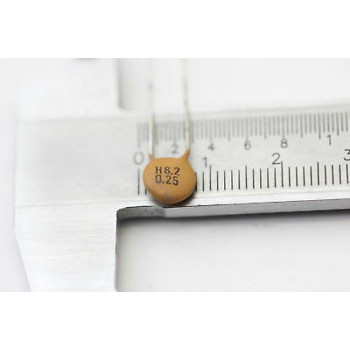 CERAMIC CAPACITOR 8.2pF 250V 3% NOS (New Old Stock) 3PC. CA76U234F041016