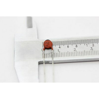 CERAMIC CAPACITOR 4.7pF 200V +-30% NOS (New Old Stock) 5PC. CA74U250F031016
