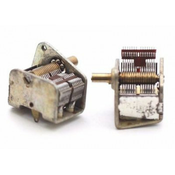 AIR VARIABLE CAPACITOR 2 X 200pF NOS +-20% (NEW OLD STOCK) 1PC. CA273U260F240320