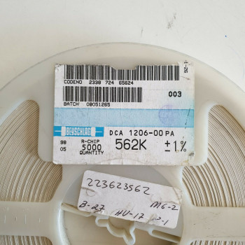10 x 562K 1/4W 1% 100PPM SMD BEYSCHLAG RESISTOR. CA389U3500F250621